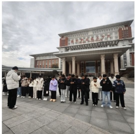 信息工程学院:开展国家宪法日教育系统“宪法晨读”活动