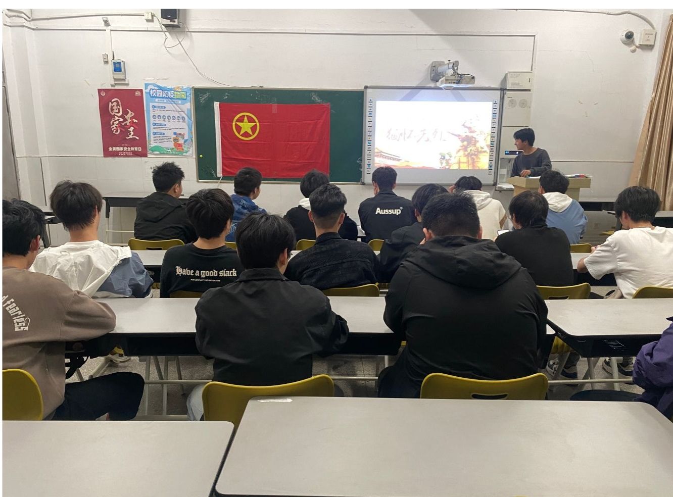 信息工程学院各团支部开展“清明时节，缅怀先烈”主题团日活动