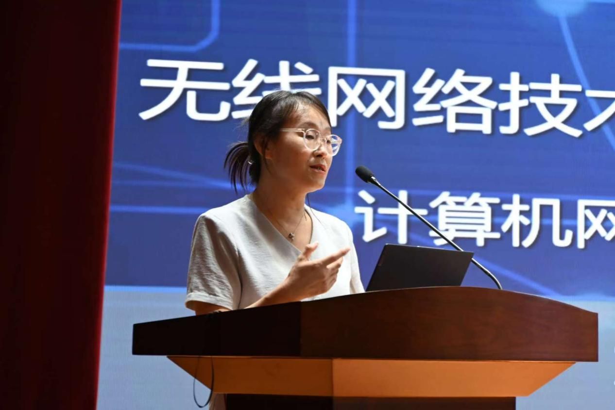 信息工程学院举办《智联万物，AI赋能未来——物联网与人工智能融合创新实践》学术讲座