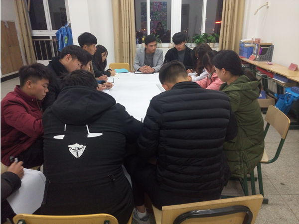 信息工程系团总支开展“四进四信”主题会议    