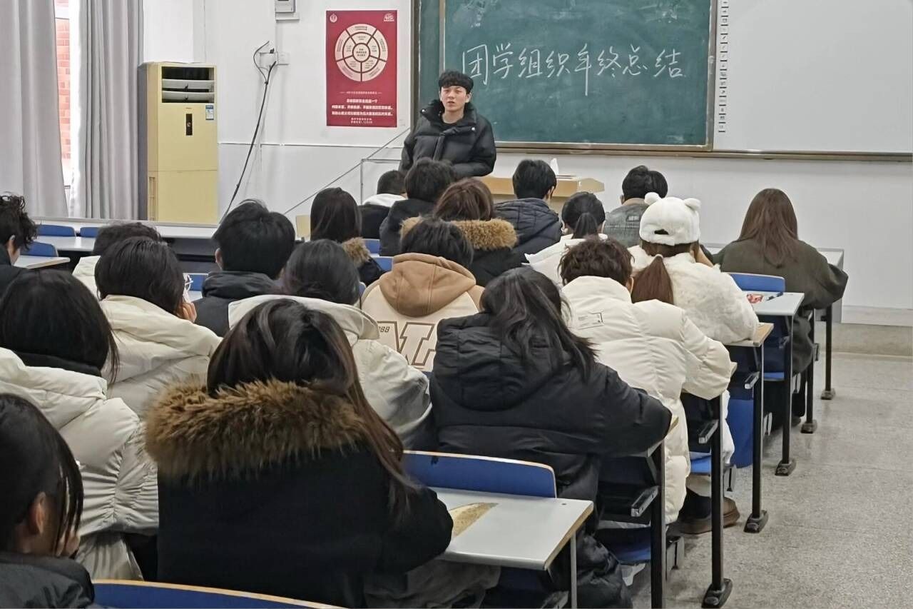 食环学院：召开团学组织年度总结会议