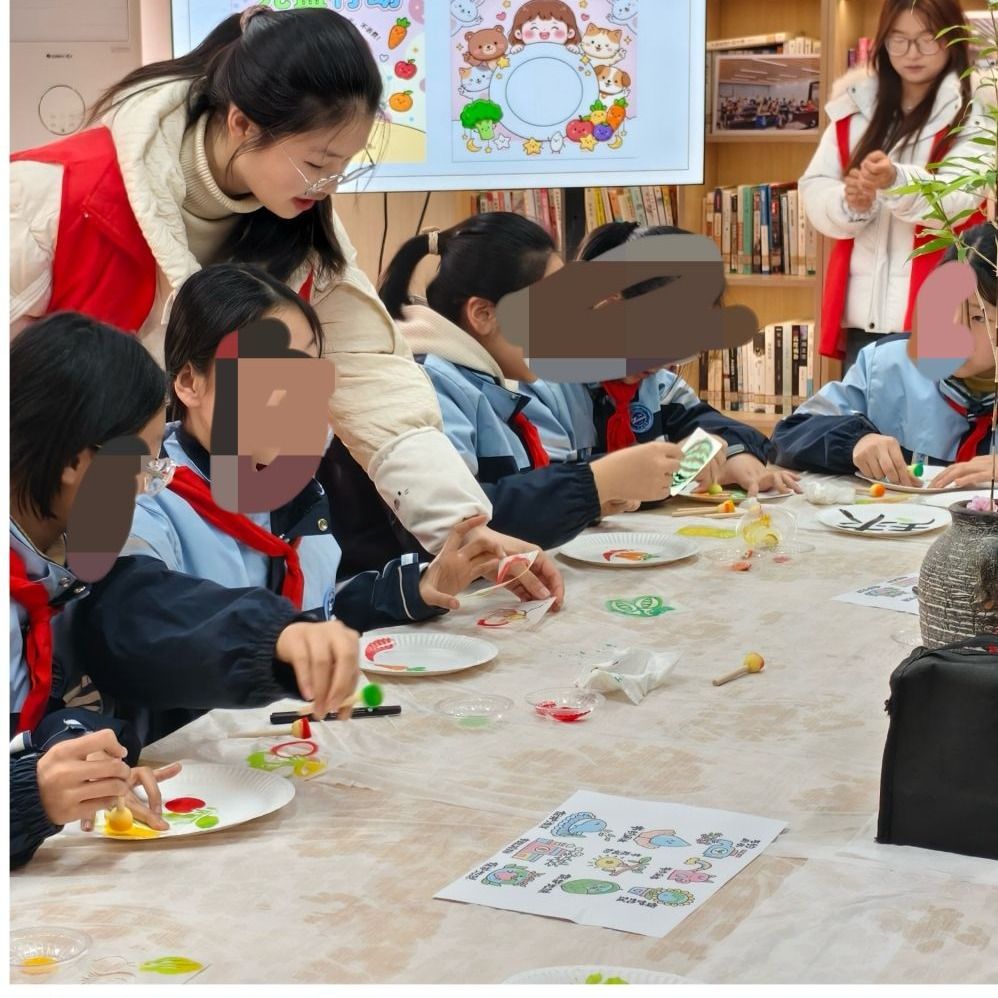 【雷锋月】“锋”暖紫薇，指尖留绿——信息工程学院团总支赴社区开展植物拓印志愿服务活动