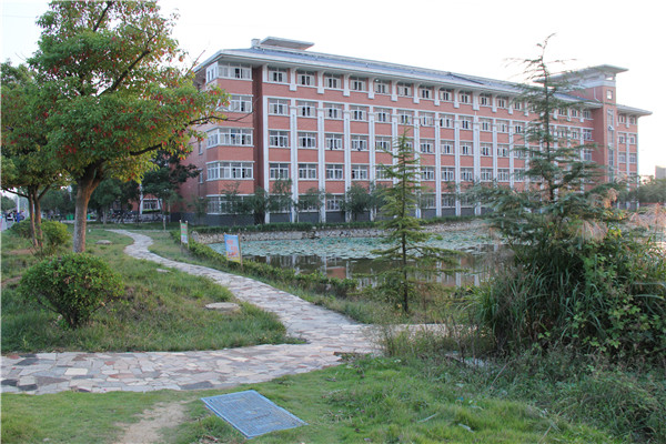 滁州机电工程学校图片
